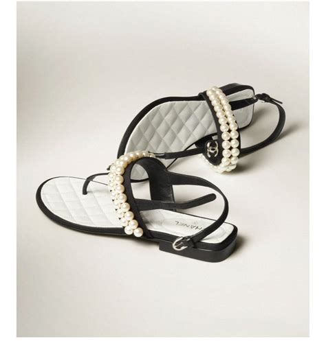 chanel thong sandals 2022